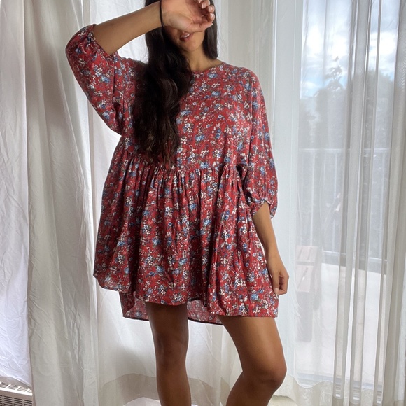 Red Printed Flowy Short Dress - Picture 1 of 4